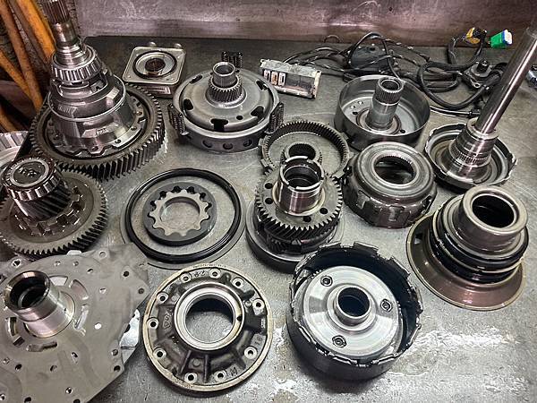 PEUGEOT 208 VTI AL4自動變速箱換檔打滑. PEUGEOT 208 VTI AL4自動變速箱換檔打滑.