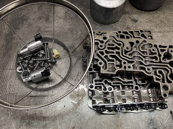 PEUGEOT 208 VTI AL4自動變速箱換檔打滑. PEUGEOT 208 VTI AL4自動變速箱換檔打滑.