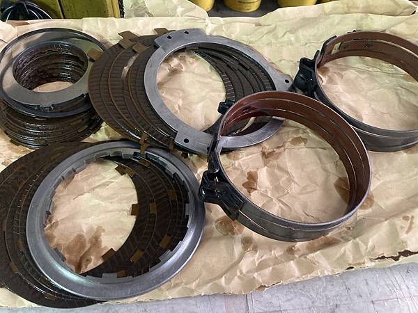 PEUGEOT 208 VTI AL4自動變速箱換檔打滑. PEUGEOT 208 VTI AL4自動變速箱換檔打滑.