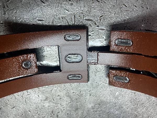 PEUGEOT 208 VTI AL4自動變速箱換檔打滑. PEUGEOT 208 VTI AL4自動變速箱換檔打滑.