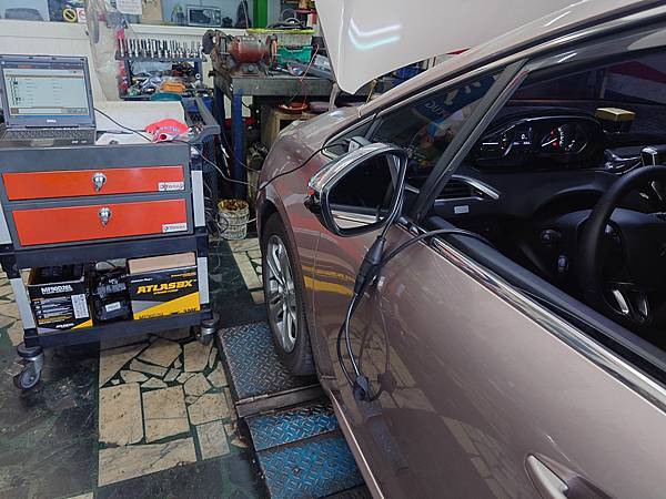 PEUGEOT 208 VTI AL4自動變速箱換檔打滑. PEUGEOT 208 VTI AL4自動變速箱換檔打滑.