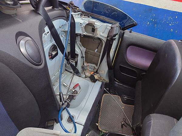 PEUGEOT 206 CC 下雨漏水.三角窗升降機不作動.