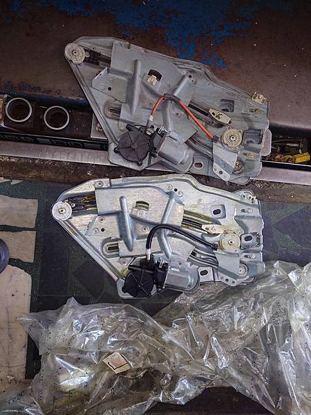 PEUGEOT 206 CC 下雨漏水.三角窗升降機不作動.