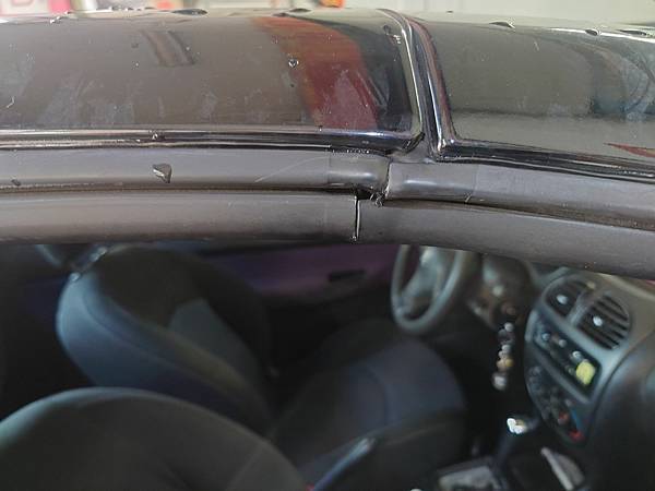 PEUGEOT 206 CC 下雨漏水.三角窗升降機不作動.