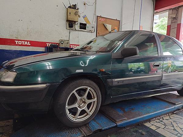 雪鐵龍 Xantia 2.0 冷氣洩漏冷媒.整理.