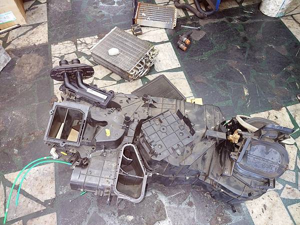 雪鐵龍 Xantia 2.0 冷氣洩漏冷媒.整理.