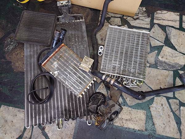 雪鐵龍 Xantia 2.0 冷氣洩漏冷媒.整理.