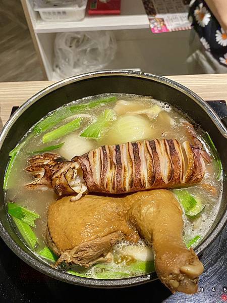 【高雄食記】【前鎮】《狂一鍋》 -- 1.狂一鍋湯頭全解鎖 