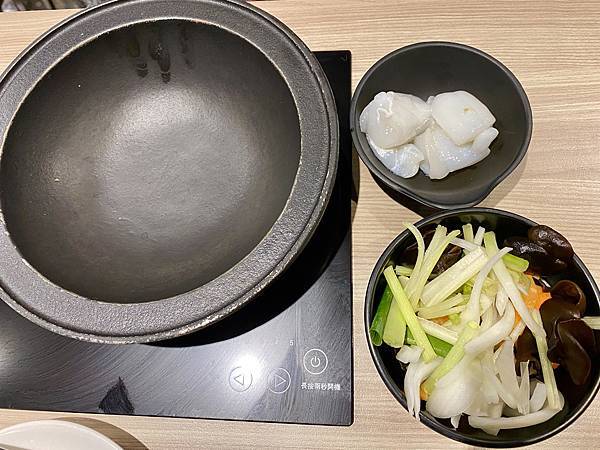 【高雄食記】【前鎮】《狂一鍋》 -- 1.狂一鍋湯頭全解鎖 