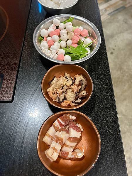 【高雄食記】【前鎮】《狂一鍋》 -- 1.狂一鍋湯頭全解鎖 