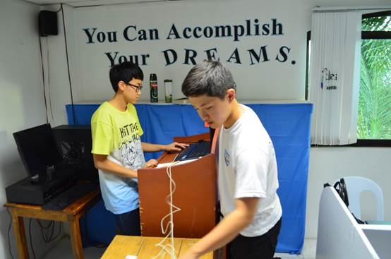 [轉載自English FELLA台灣專屬部落格] English Fella -- 歡迎來到English Fella 的PPT演講比賽