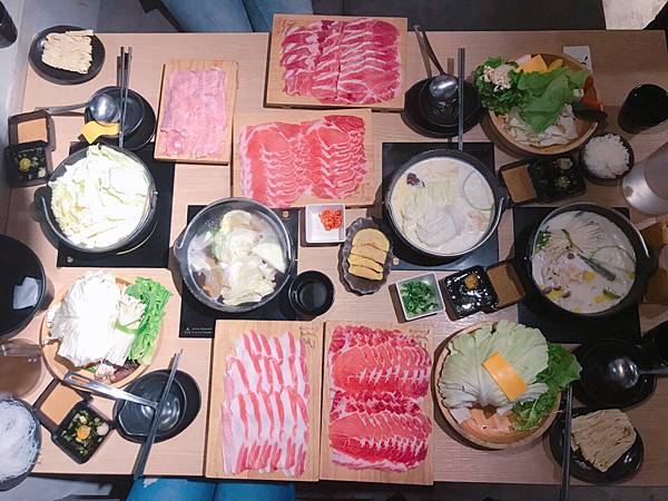 ［東區 食記］野人Shabu 華視附近美食 牛奶鍋 菜盤肉片