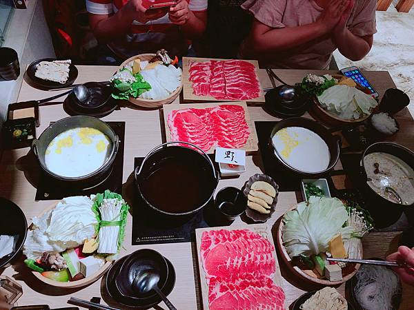 ［東區 食記］野人Shabu 華視附近美食 牛奶鍋 菜盤肉片