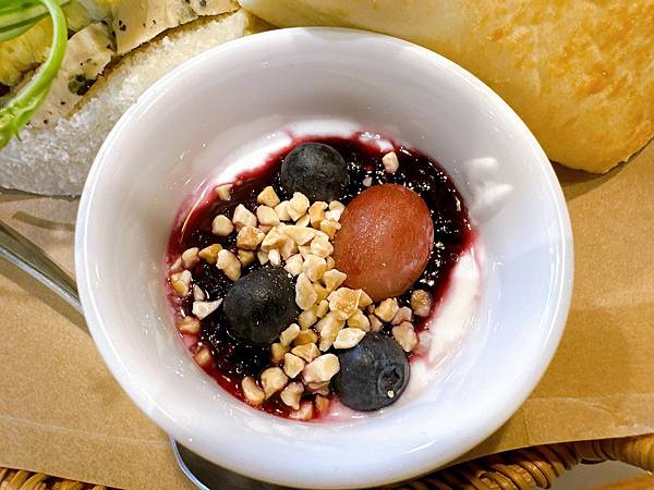 <中山站 咖啡廳> 羊毛與花-光點 youmoutoohan <中山站 咖啡廳> 羊毛與花-光點 youmoutoohan