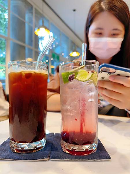 <中山站 咖啡廳> 羊毛與花-光點 youmoutoohan <中山站 咖啡廳> 羊毛與花-光點 youmoutoohan