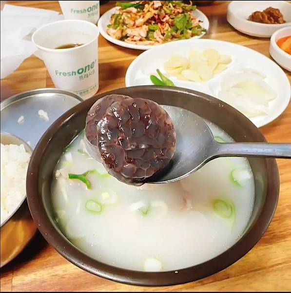 大邱 半月堂 小頭火餐館 醇厚豬肉湯飯 소두불식당 순대 奶