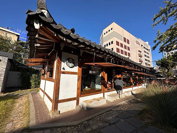 韓國 大邱 百年韓屋星巴克 超美咖啡廳 草莓/藍莓 馬卡龍 