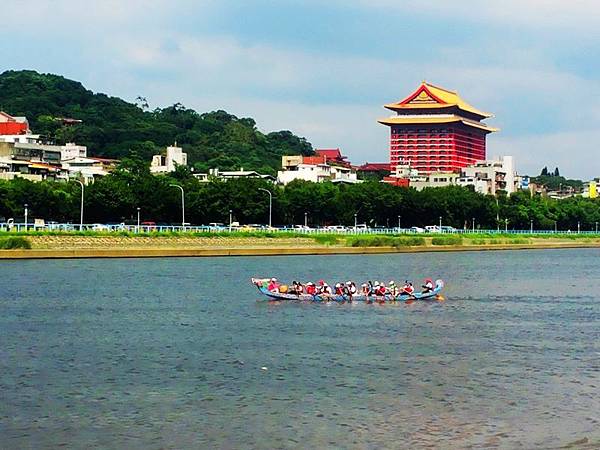 20150726_145323基隆河上龍舟.jpg