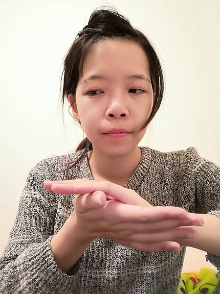 BC百匡,靚顏抗皺淡紋賦活油(百匡賦活膠囊),百匡賦活膠囊,
白龍膽花精萃可亮白撫平細紋與修護受傷肌膚,並高度保濕鎖水,延緩肌膚老化,一顆多種用途,強效版晚安面膜
,百匡賦活膠囊,百匡膠囊
