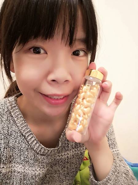 BC百匡,靚顏抗皺淡紋賦活油(百匡賦活膠囊),百匡賦活膠囊,
白龍膽花精萃可亮白撫平細紋與修護受傷肌膚,並高度保濕鎖水,延緩肌膚老化,一顆多種用途,強效版晚安面膜
,百匡賦活膠囊,百匡膠囊
