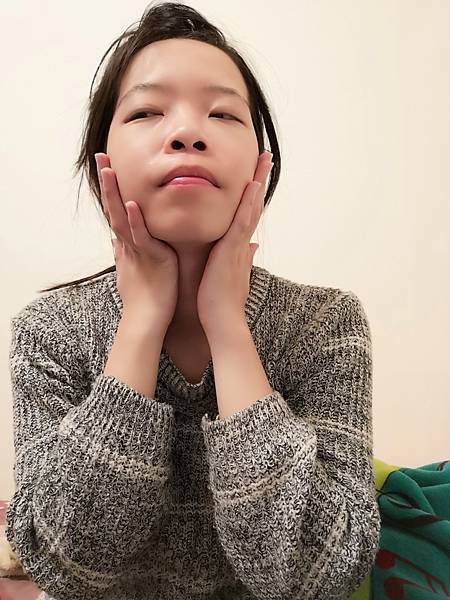 BC百匡,靚顏抗皺淡紋賦活油(百匡賦活膠囊),百匡賦活膠囊,
白龍膽花精萃可亮白撫平細紋與修護受傷肌膚,並高度保濕鎖水,延緩肌膚老化,一顆多種用途,強效版晚安面膜
,百匡賦活膠囊,百匡膠囊
