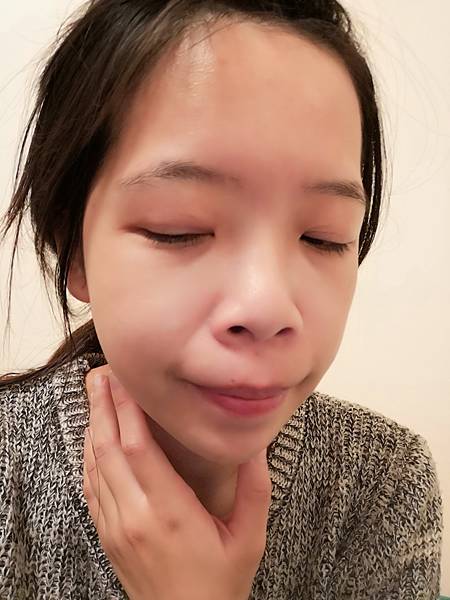 BC百匡,靚顏抗皺淡紋賦活油(百匡賦活膠囊),百匡賦活膠囊,
白龍膽花精萃可亮白撫平細紋與修護受傷肌膚,並高度保濕鎖水,延緩肌膚老化,一顆多種用途,強效版晚安面膜
,百匡賦活膠囊,百匡膠囊
