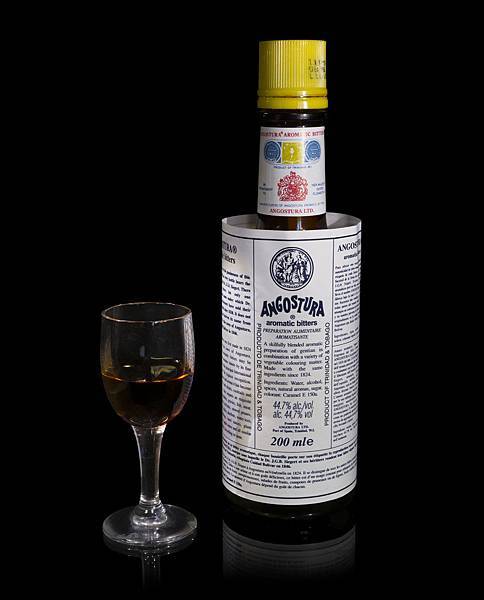 Angostura_aromatic_bitters_dD.jpg