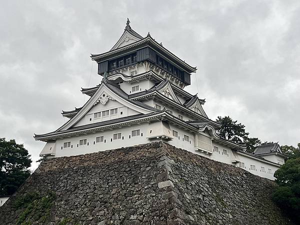 雨中的小倉城＆一蘭拉麵－經典濃郁豚骨湯頭/博多運河城：氣勢滂