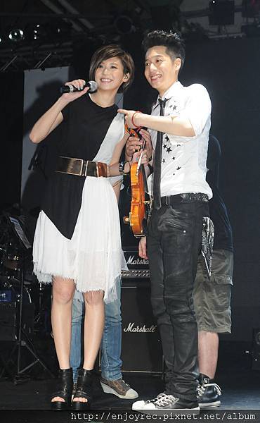 林逸欣與周湯豪因拍戲而成為好友，互相加油打氣