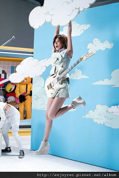 林逸欣拍公主沒病MV一鏡到底吊半空