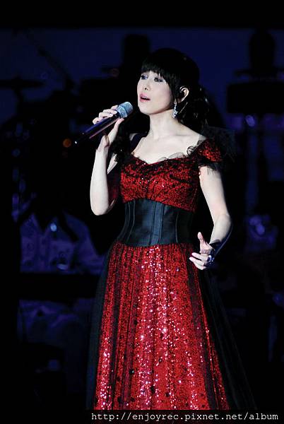 懇求加場灌爆網站 二姐為歌迷”拼了” 不顧體力負荷加開2場以饗歌迷