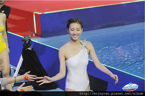 歌手弦子完成10米台首跳黃健翔贊真漂亮腿真長