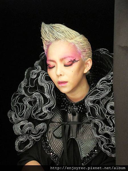 阿妹超愛二姐  一口答應口白邀約 兩大天后惺惺相惜