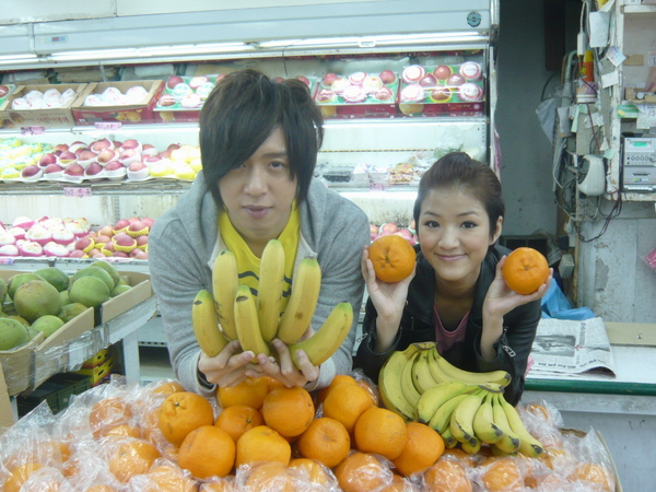 阿鑌 幃幃元宵拋柑 盼望情人節前出現有緣人