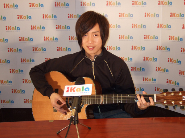 阿鑌魅力無法擋 癱瘓網路聊天室