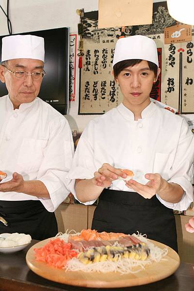 阿鑌現學現賣握壽司