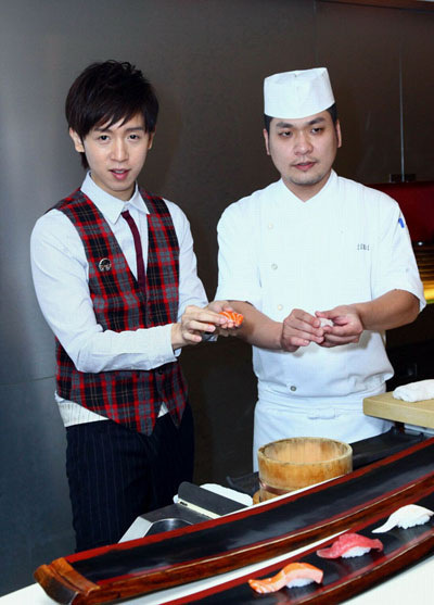 方炯鑌學做壽司
