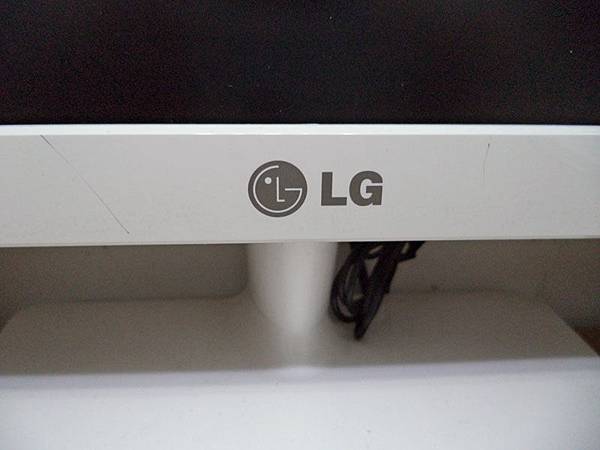 LG- IPS224 LED -液晶螢幕 (10).JPG