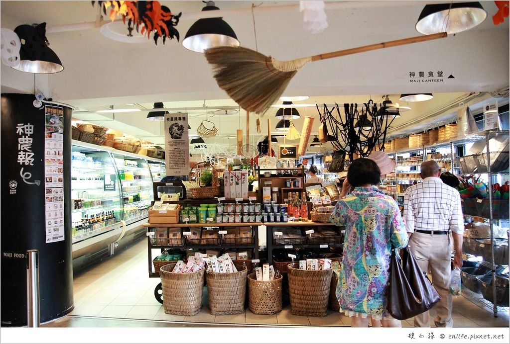 台北旅遊 神農市場maji Food Deli 台灣小農食材聚集在這裡 愛吃愛做菜的人肯定愛死這裡 傳統食材在這裡都可以找到 食堂質感好 挖寶好開心 享受生活不無聊 規小孫 台北旅遊 神農市場maji Food Deli 台灣小農食材聚集在這裡 愛吃愛做菜的人肯定愛死這裡 傳統食材在這裡都可以找到 食堂質感好 挖寶好開心 享受生活不無聊 規小孫