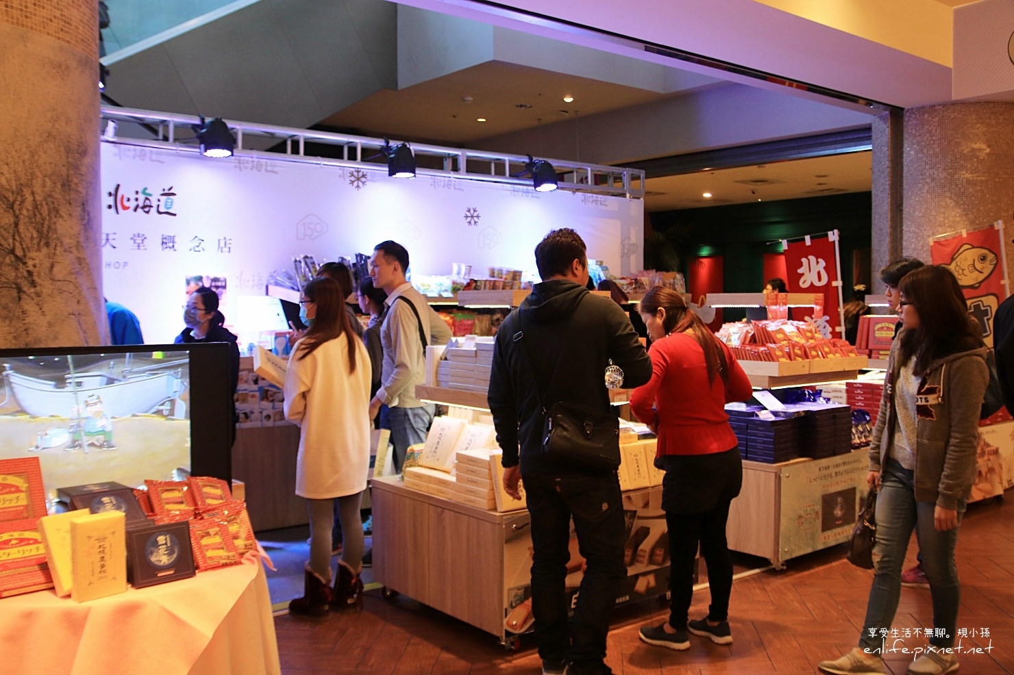 北海道商品概念店 饗樂天堂x 福屋鯛魚燒 不用坐飛機就可以買到250多種來自北海道的農物產及伴手禮 官方認證台灣區獨家概念店 還有好吃的福島鯛魚燒 特場霜淇淋 為期一年要來要快 輕旅行