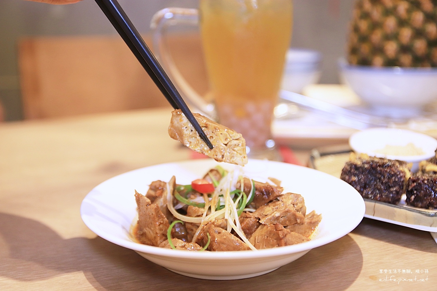台中美食有春茶館－辣滷千層豆干