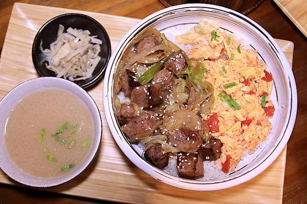 沐丼 歇業 勤美誠品草悟道美食 好吃丼飯再一發 爐烤半雞 兩尾魷魚 滿滿菲力牛要吃哪一道 就是要讓你陷入選擇障礙