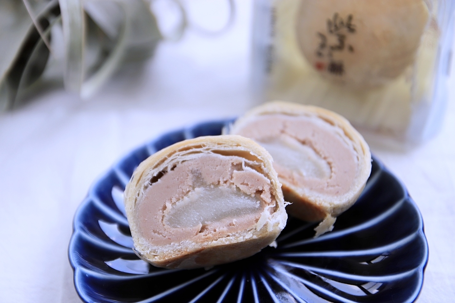 中秋送禮遇真心 裕珍馨 捨不得轉送出去的好滋味 有經典招牌奶油酥餅 紫玉酥和桃山流心奶黃呦 堅持使用台灣在地食材 吃得開心又安心 享受生活不無聊 規小孫