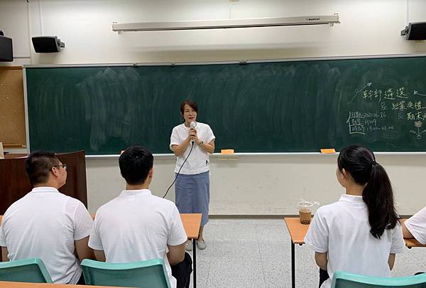 【圖一】老師予以團員們勉勵.jpg