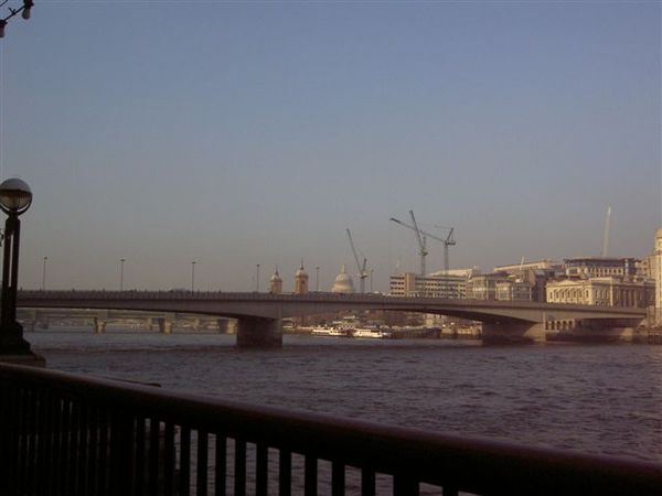 這就是倫敦橋（London Bridge）了