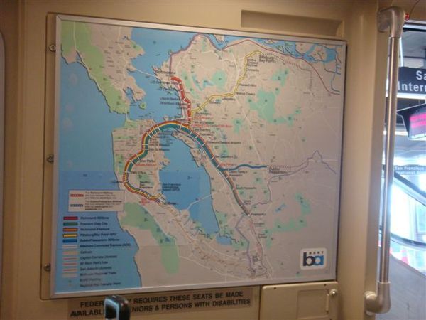 捷運線路並不多，因為舊金山還有更多大眾運輸選擇