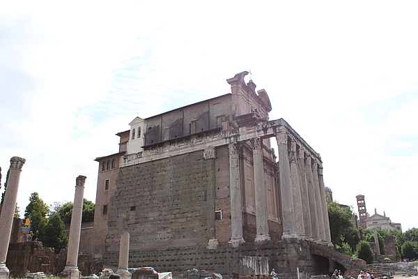 安東尼諾與法斯提娜神殿