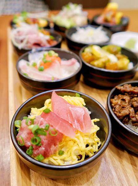 【日本】日本東京美食推薦迷你景丼飯多種口味一次滿足－牛富屋（