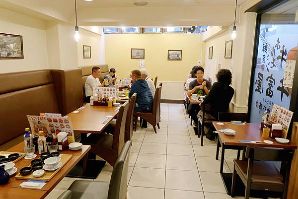 【日本】日本東京美食推薦迷你景丼飯多種口味一次滿足－牛富屋（