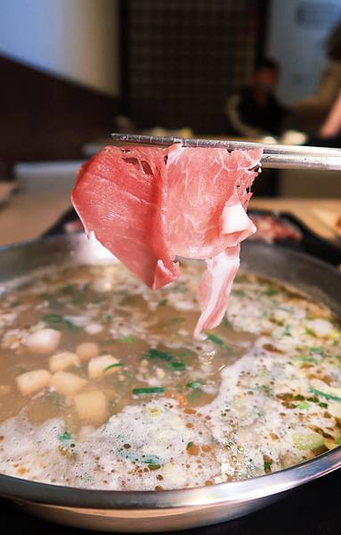 【美食】台中最浮誇爆料極鮮海鮮鍋－菁饌海鮮涮涮鍋Ching 